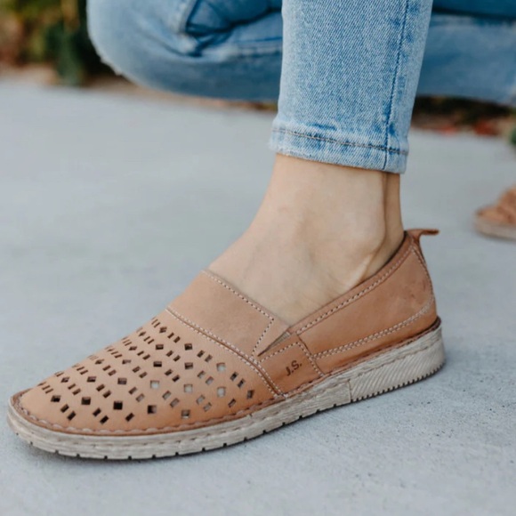 Josef Seibel Tan Perforated Slip-On Loafers size 37 (6.5 to 7 us) - Picture 2 of 10